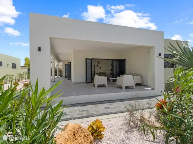 Casa Eloi | Curaçao, Banda Ariba (est), Mambo Beach - villa Siège à l’avant : Coin douillet pour boire un café ou profiter du soleil du matin