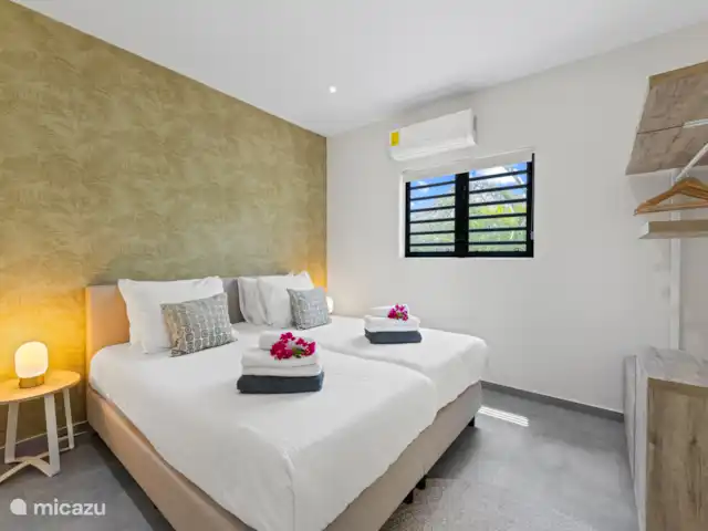 Casa Eloi | Curaçao, Banda Ariba (est), Mambo Beach - villa Chambre 2 : Élégamment meublée, avec des lits moelleux pour une nuit de sommeil parfaite.
