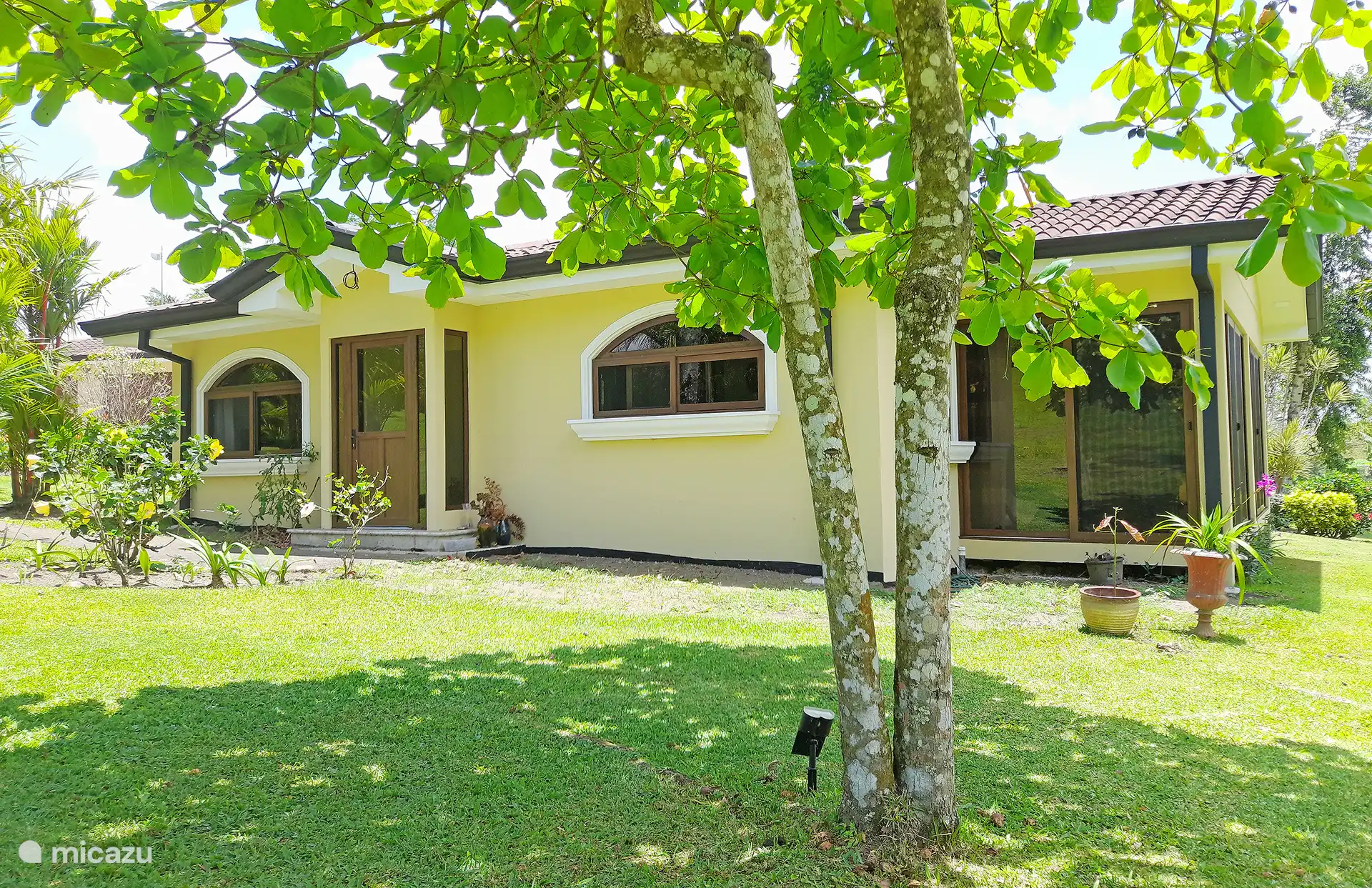 Vista de la entrada principal