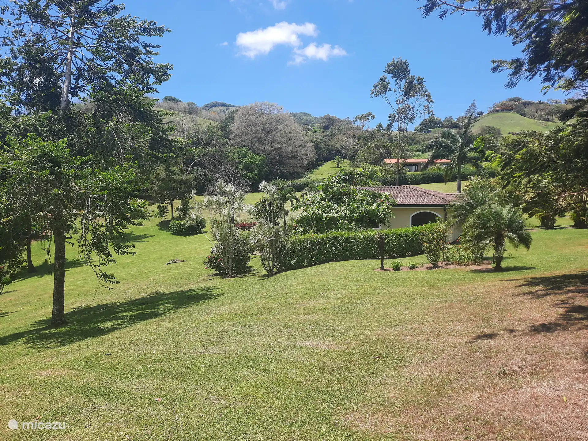 Extensos jardines de unos 7000 metros cuadrados para explorar