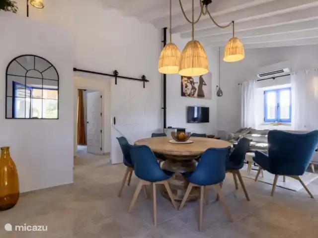 Casa Pájaros Del Este en España, Andalucía, Benamargosa - casa vacacional Mesa de comedor interior