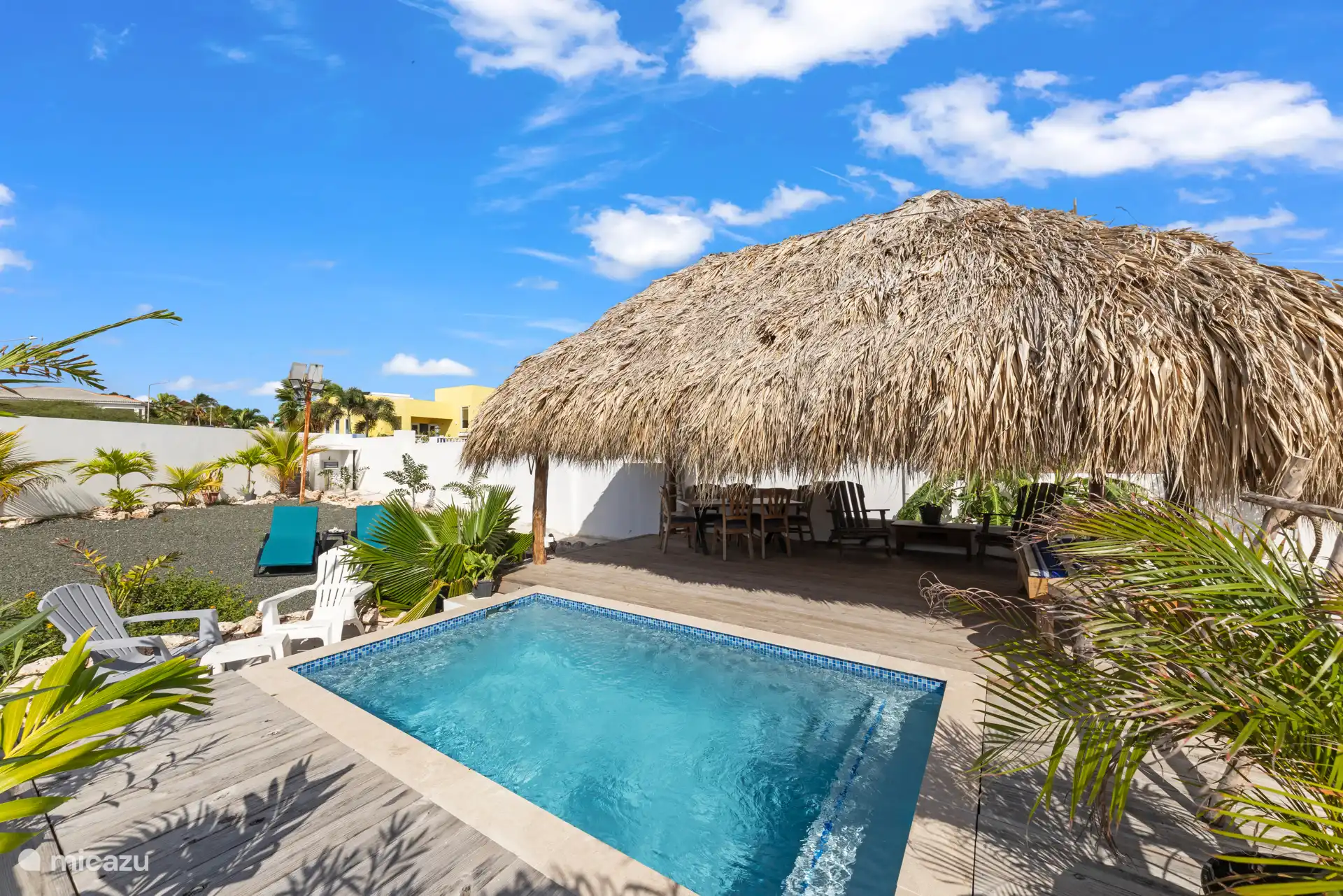 Eine tropische Mischung aus Grün, Wasser und Komfort in und um die Villa