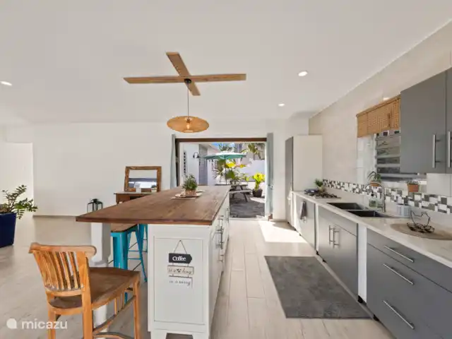 Sea la Vie | Curaçao, Banda Abou (ouest), Big Mountain - maison de vacances Cuisiner avec vue – ouvrez les portes et profitez du coin salon extérieur confortable