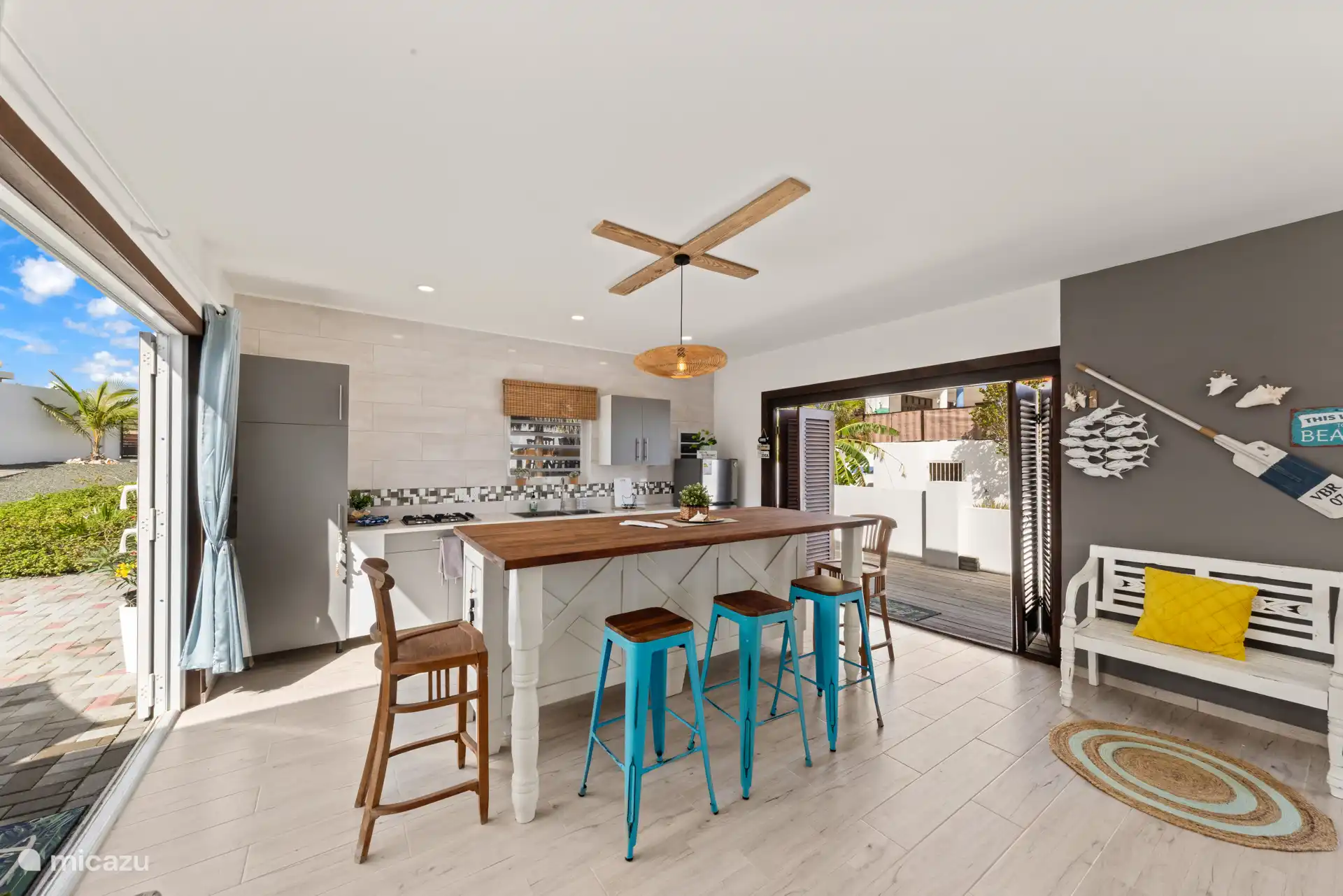 Bequem und attraktiv – diese offene Küche macht das Kochen entspannt