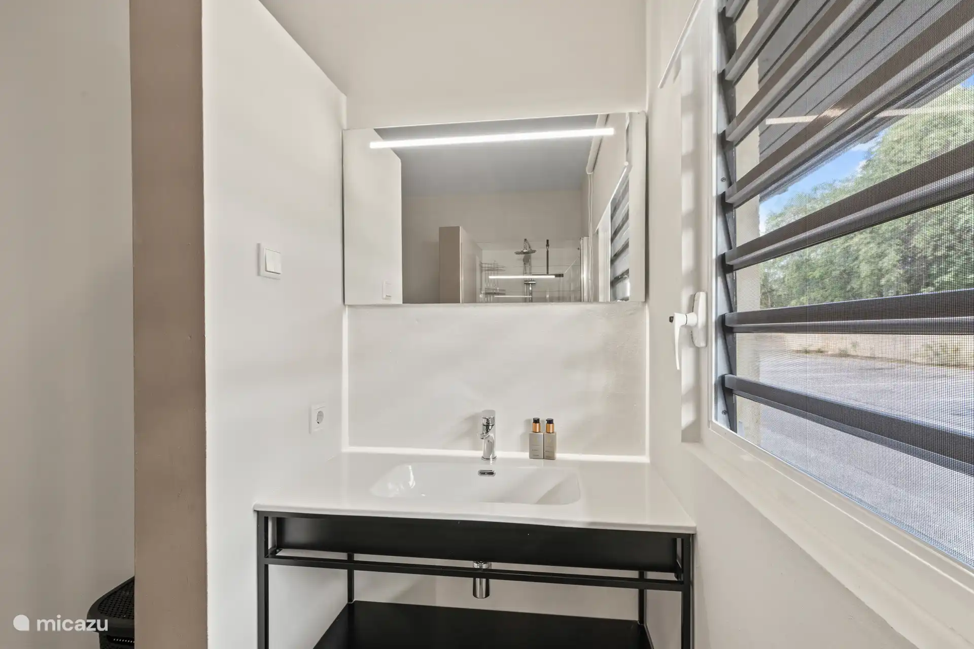 First bedroom bathroom