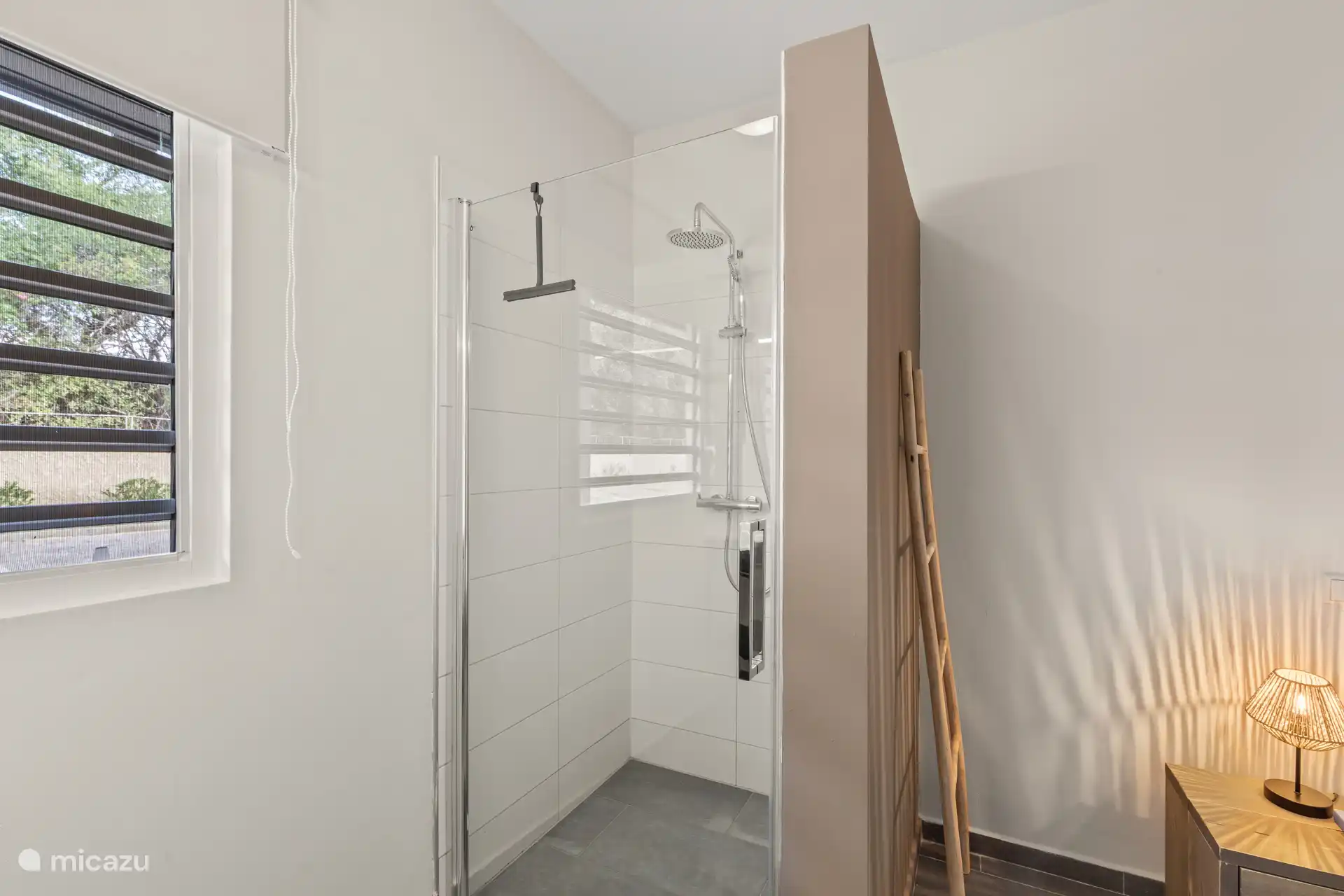 First bedroom bathroom