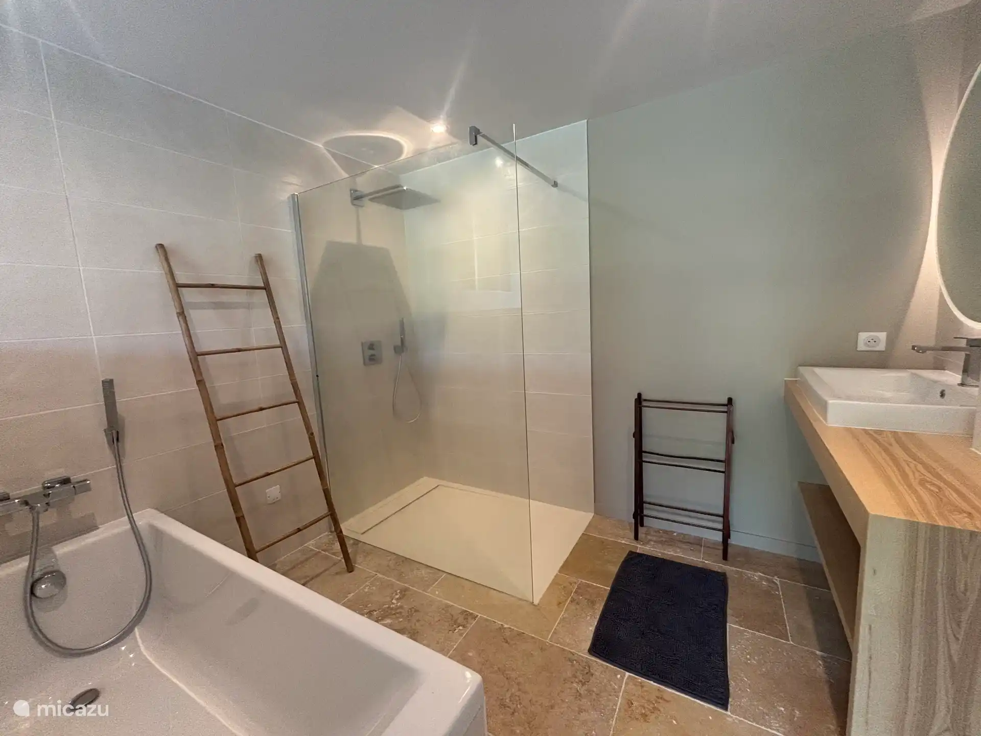 Eigenes Badezimmer im Erdgeschoss