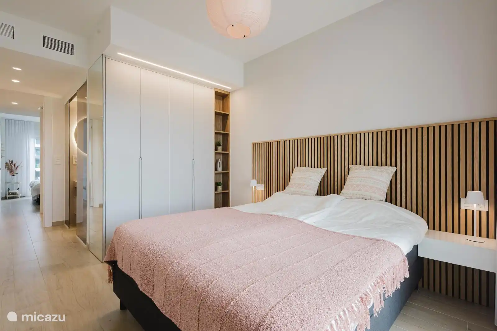 2 persoonskamer met grote kledingkast en kluis 