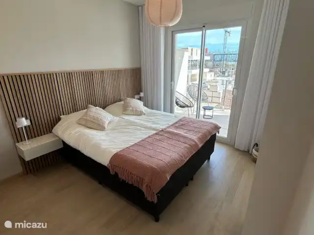 Casa Sal Rosa | Espagne, Costa Blanca, Alicante - appartement Chambre avec lit double de 160x200. 
Grande armoire intégrée avec coffre-fort pour les objets de valeur.