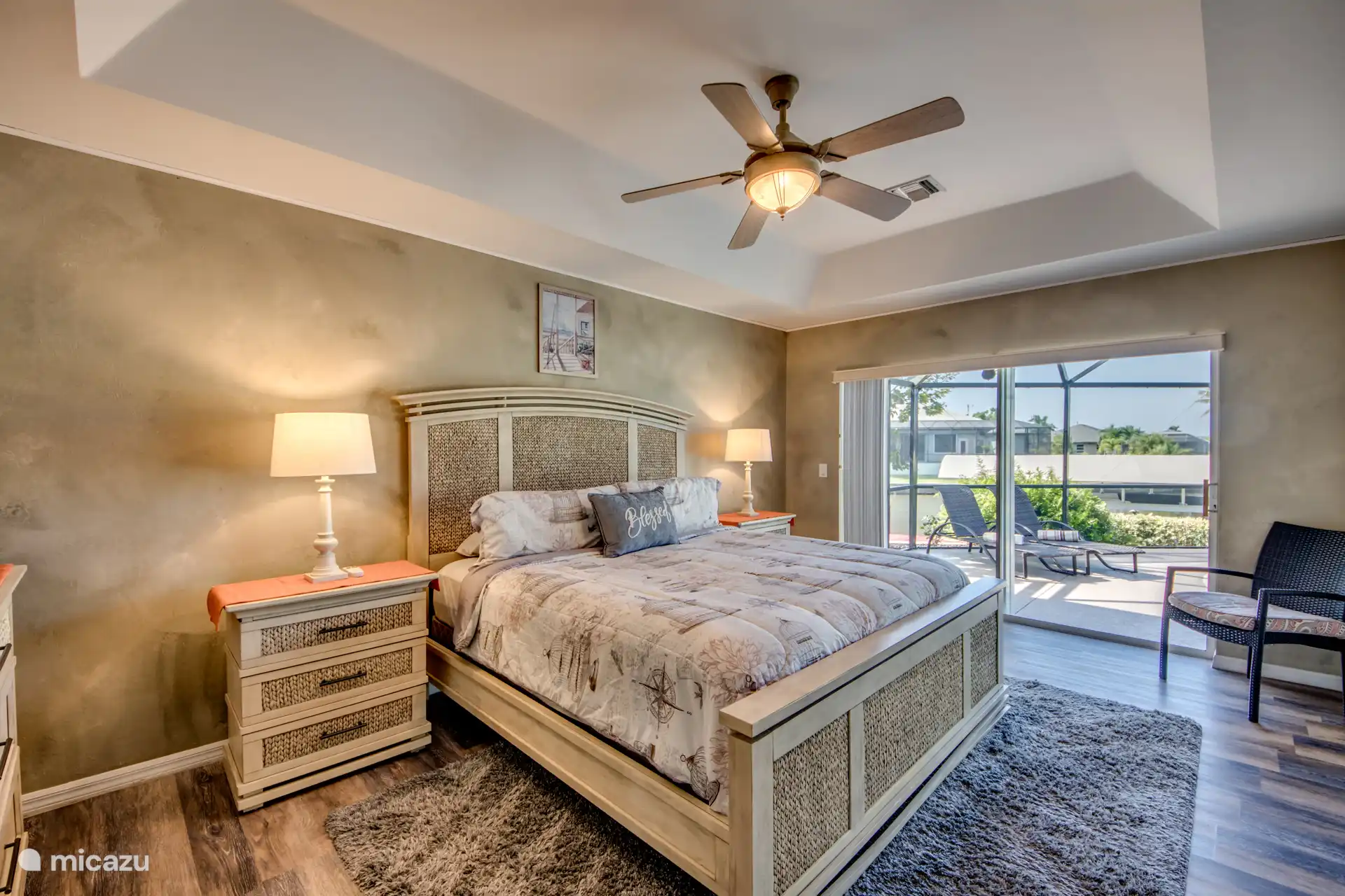 Masterschlafzimmer mit Kingsize Bett