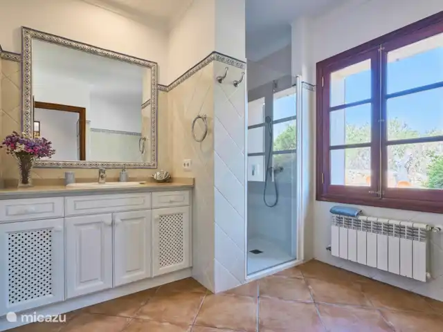 Villa Es Pujolet en España, Mallorca, Santanyí - finca baño