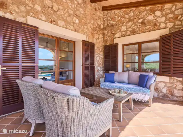 Villa Es Pujolet en España, Mallorca, Santanyí - finca Asiento debajo de la terraza