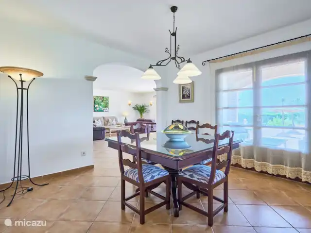 Villa Es Pujolet en España, Mallorca, Santanyí - finca mesa de comedor