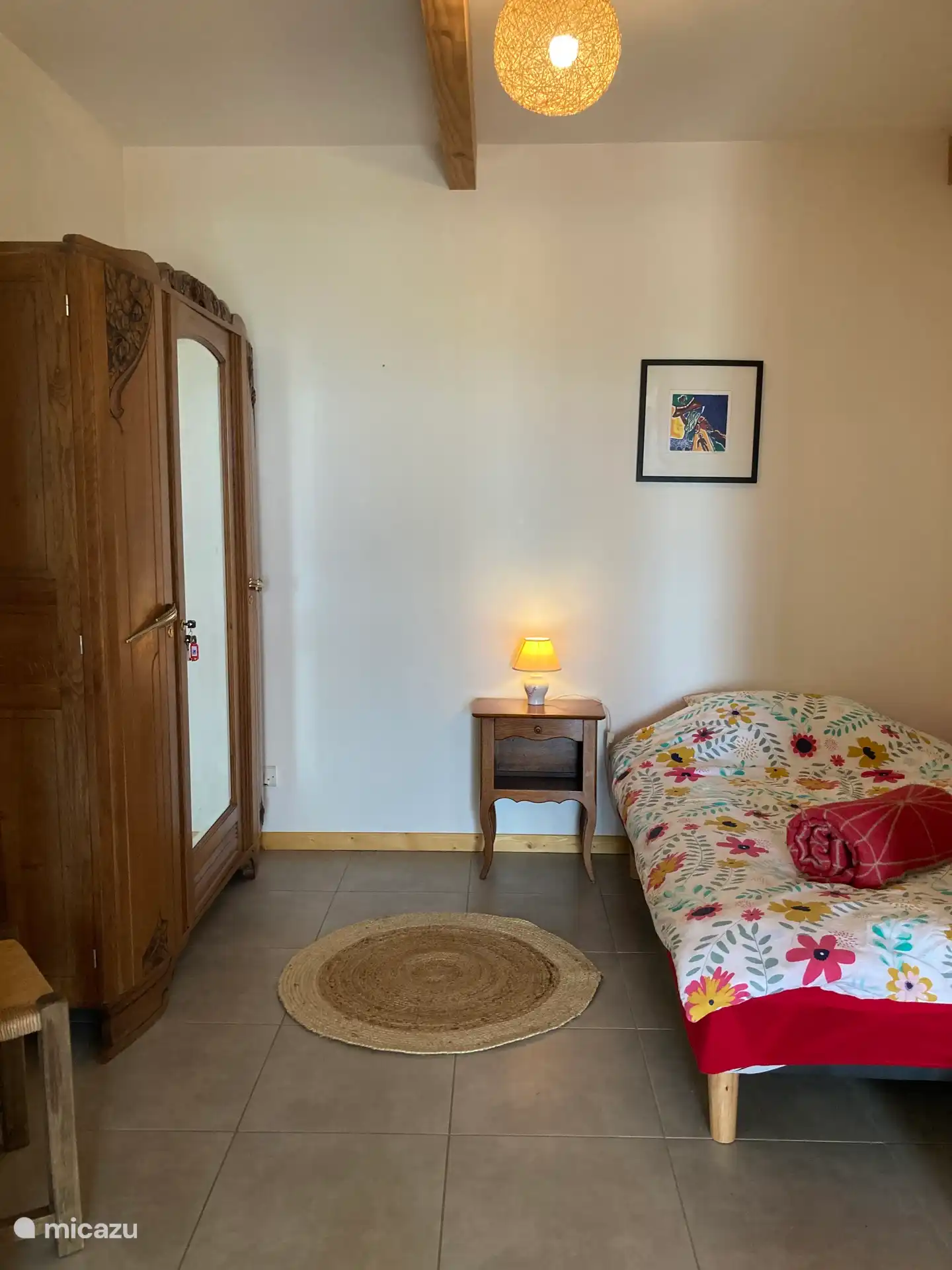 En option : la 4ème chambre supplémentaire au rez-de-chaussée avec un lit simple extra large. 