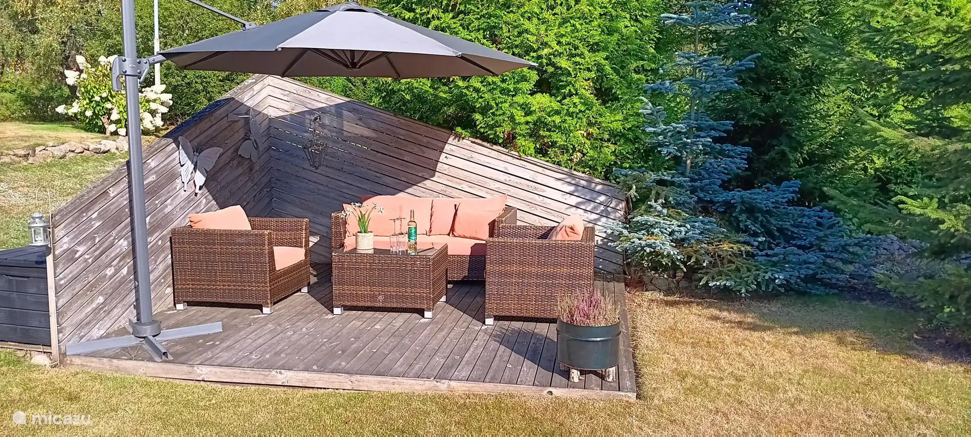 Schöne Terrasse für gesellige Momente.