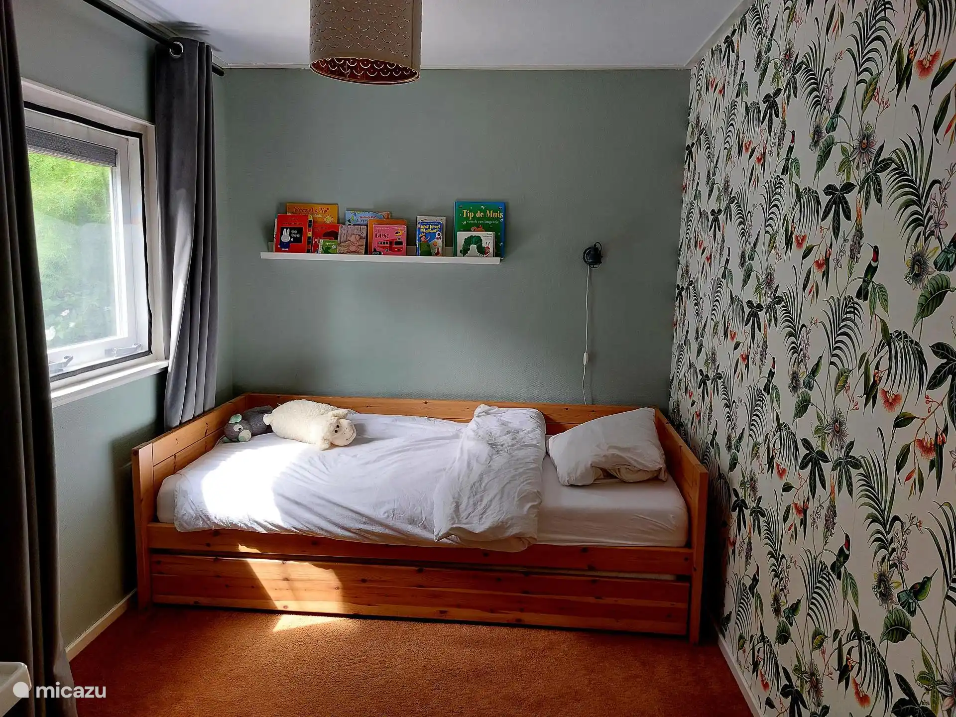 Schönes (Kinder-)Zimmer mit Ausziehbett