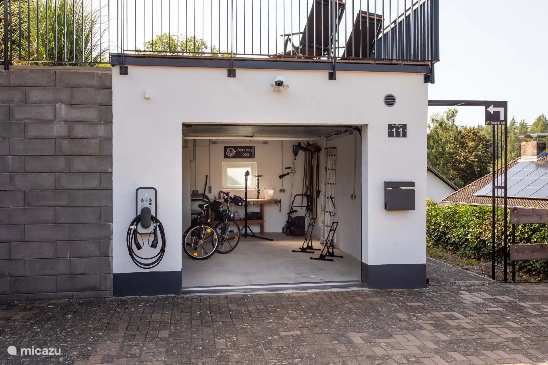 Bicycle garage