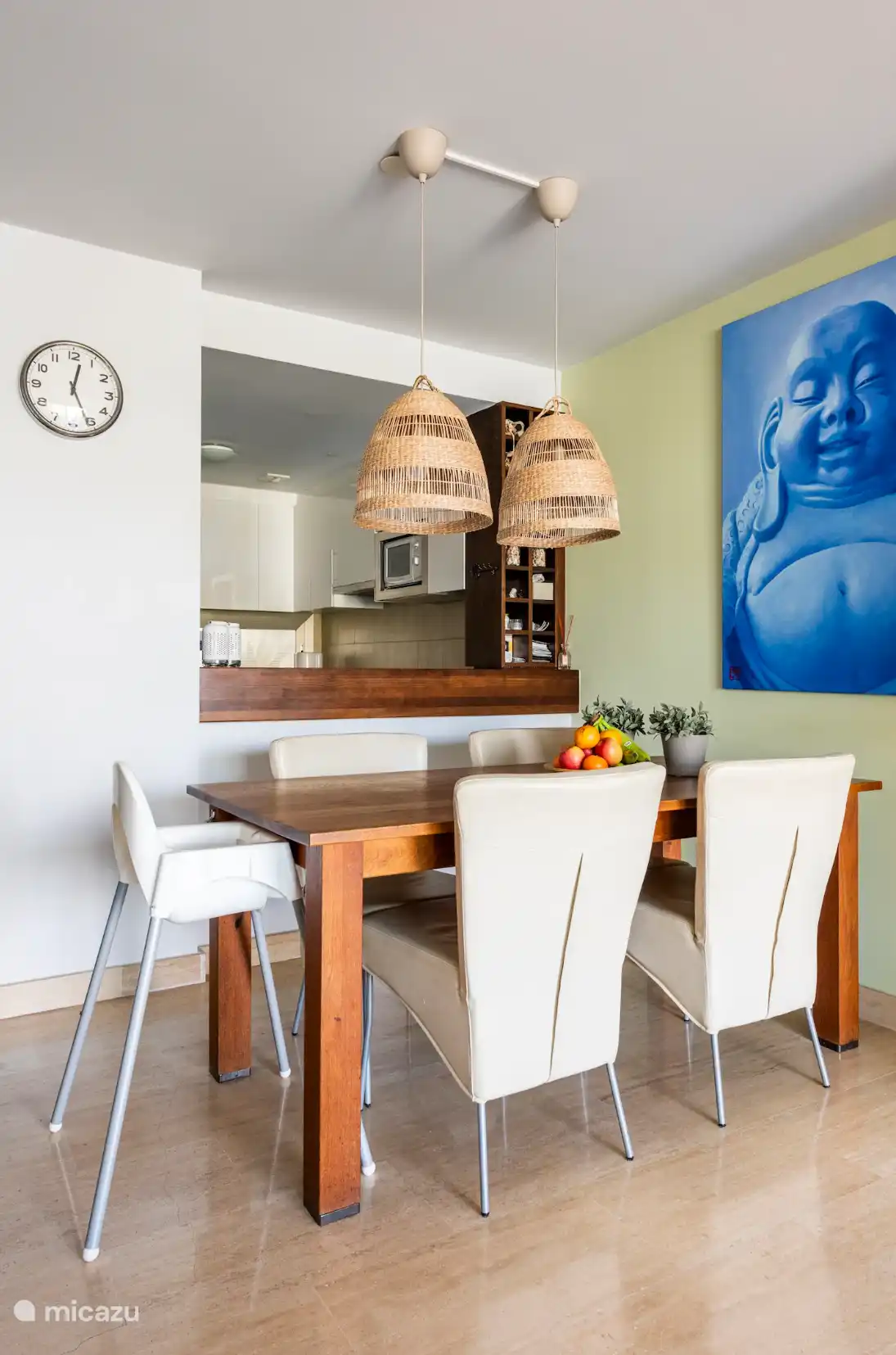 Salle à manger dans le salon