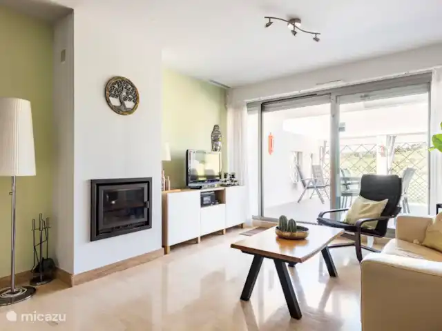 Location de Vacances Espagne, Costa del Sol, Mijas Costa, appartement - Sense-sol Salon, coin salon avec TV et cheminée