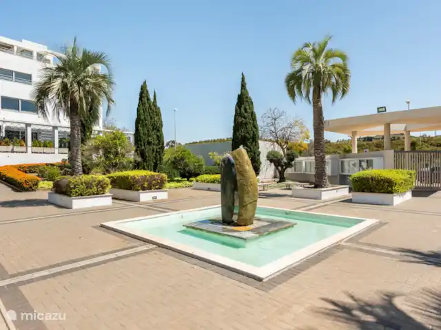 Location de Vacances Espagne, Costa del Sol, Mijas Costa, appartement - Sense-sol Portail d’entrée officiel au milieu du complexe avec concierge, sécurité et boîtes aux lettres. L’appartement est accessible par trois itinéraires. Y compris à travers celui-ci.