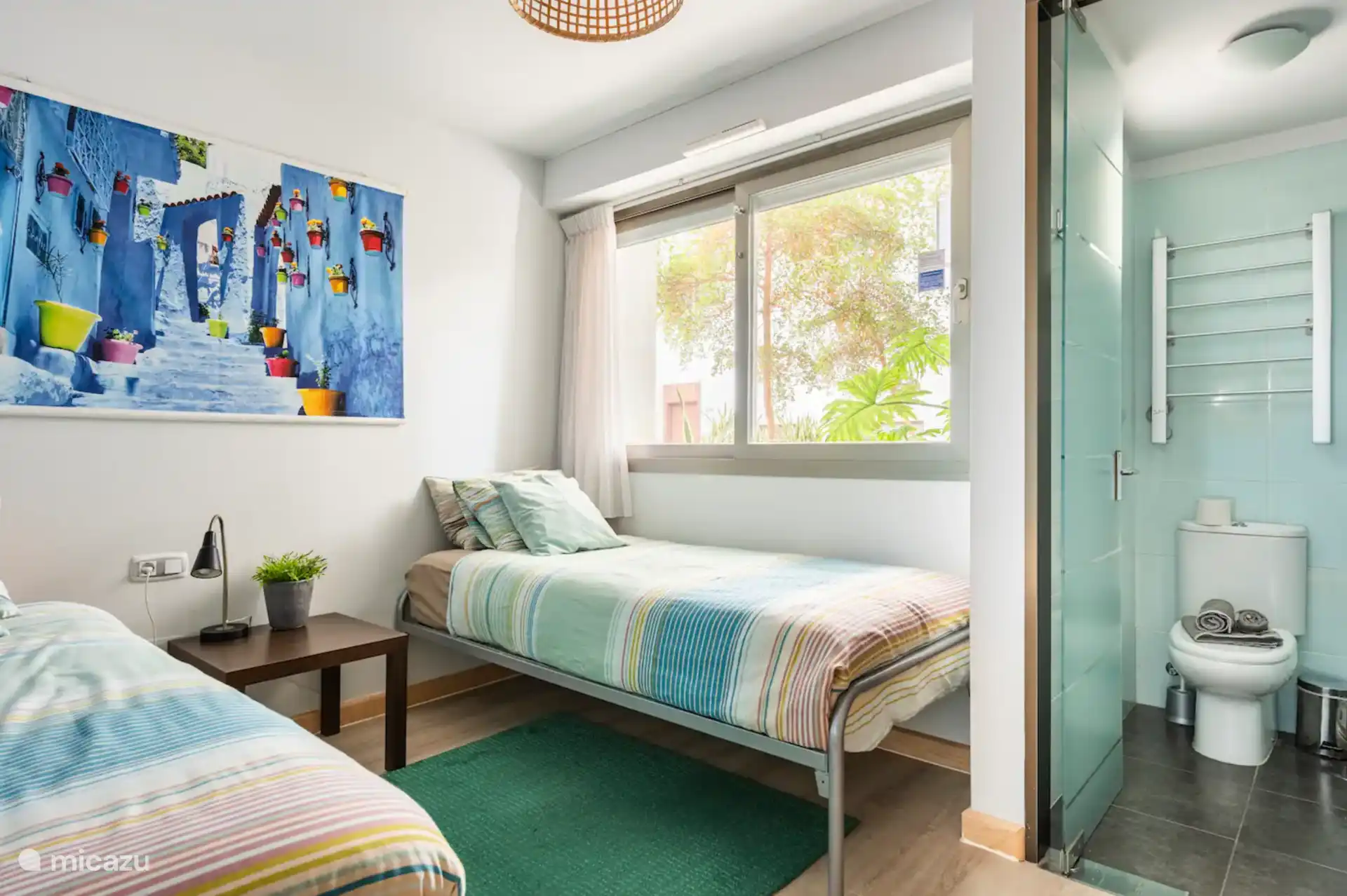 Deuxième chambre, en face de la cuisine