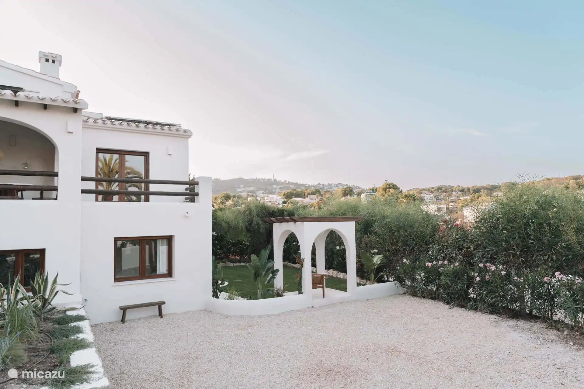 Pavillon und Eingang