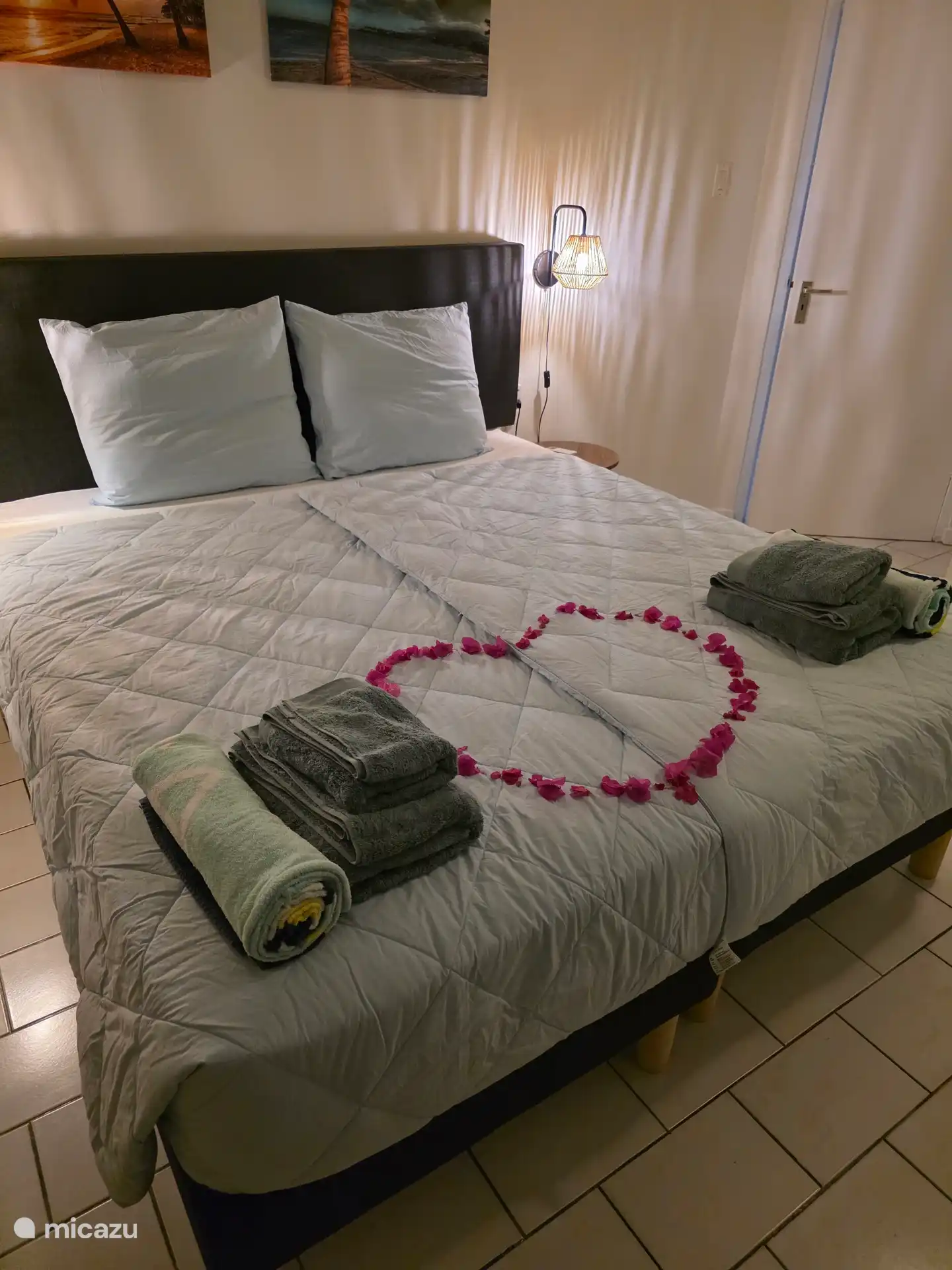 masterbedroom, kingsize bed