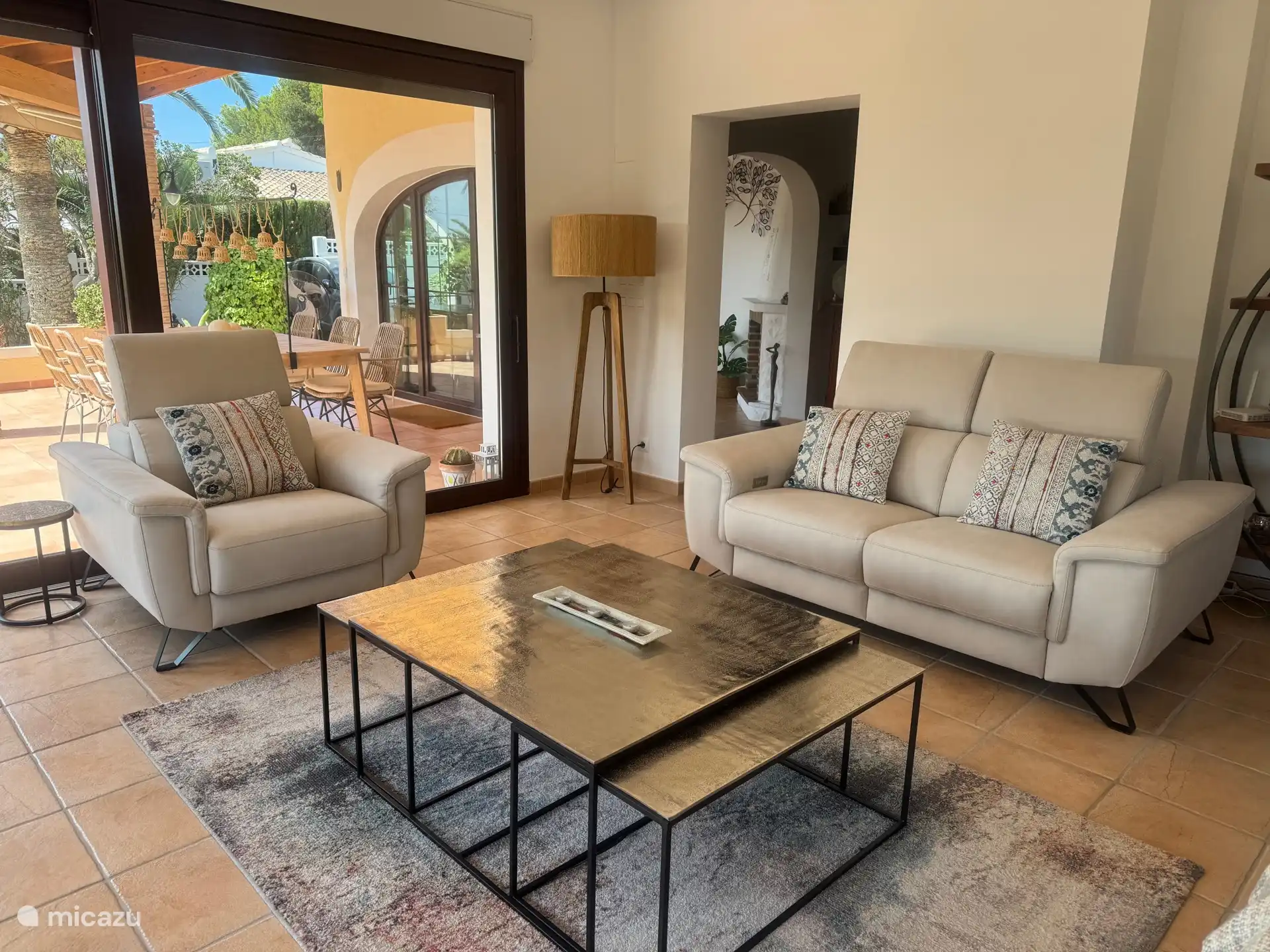 Salón con sofás reclinables