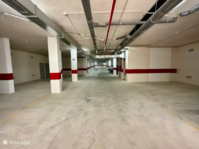 Casa Rosa en España, Costa Blanca, Orihuela Costa - apartamento Opcional: Plaza de aparcamiento privada segura en el garaje subterráneo, siempre un lugar para su coche y acceso directo al apartamento.