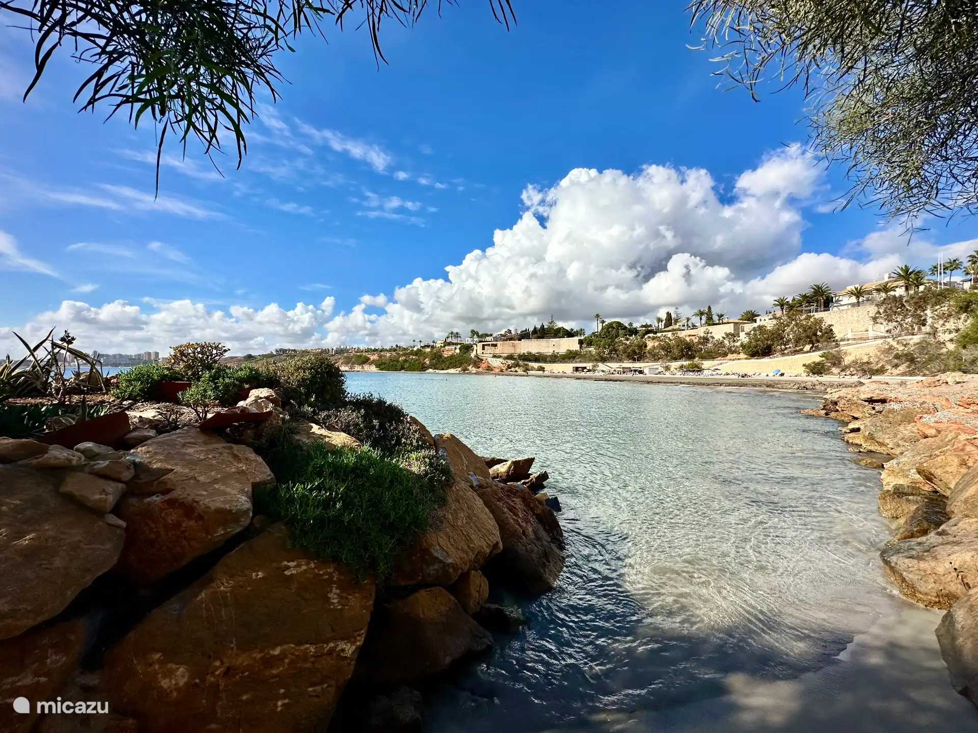 De baai van Cabo Roig