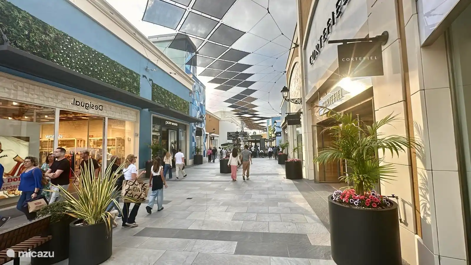 La Zenia Boulevard op korte afstand: het grootste shoppingcenter van de Costa Blanca met winkels, restaurants en entertainment.