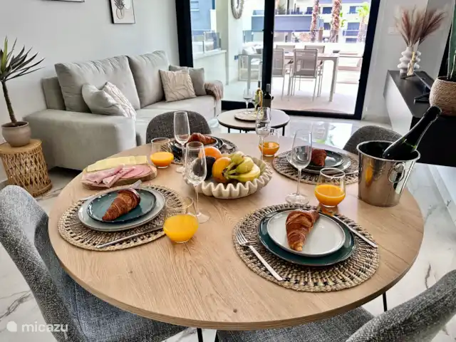 Casa Rosa en España, Costa Blanca, Orihuela Costa - apartamento Mesa de comedor de la sala de estar