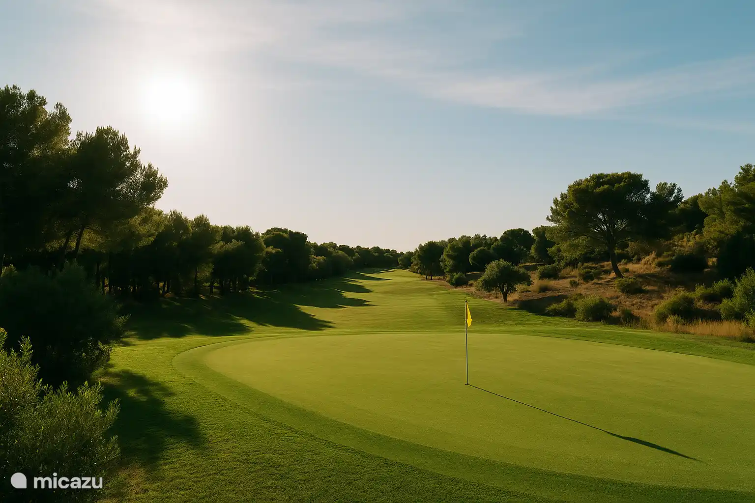 Op slechts 5 min rijden vindt u de eerste van de vele prachtige golfbanen. Perfect voor golfliefhebbers die sport en ontspanning willen combineren.