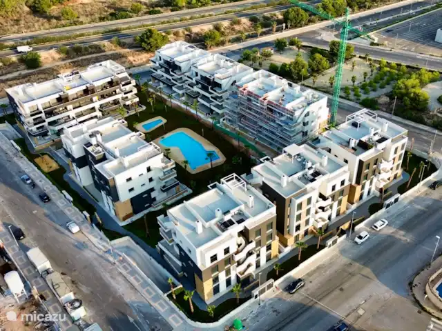 Casa Rosa en España, Costa Blanca, Orihuela Costa - apartamento Moderno complejo con piscinas, jardines verdes y apartamentos de lujo. Todo al alcance de la mano para unas vacaciones relajantes en la Costa Blanca.