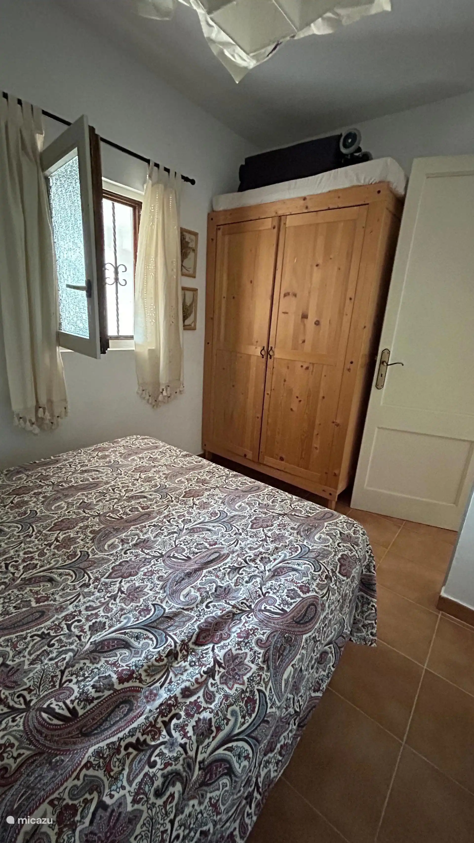 Schlafzimmer im Erdgeschoss mit 2 Betten