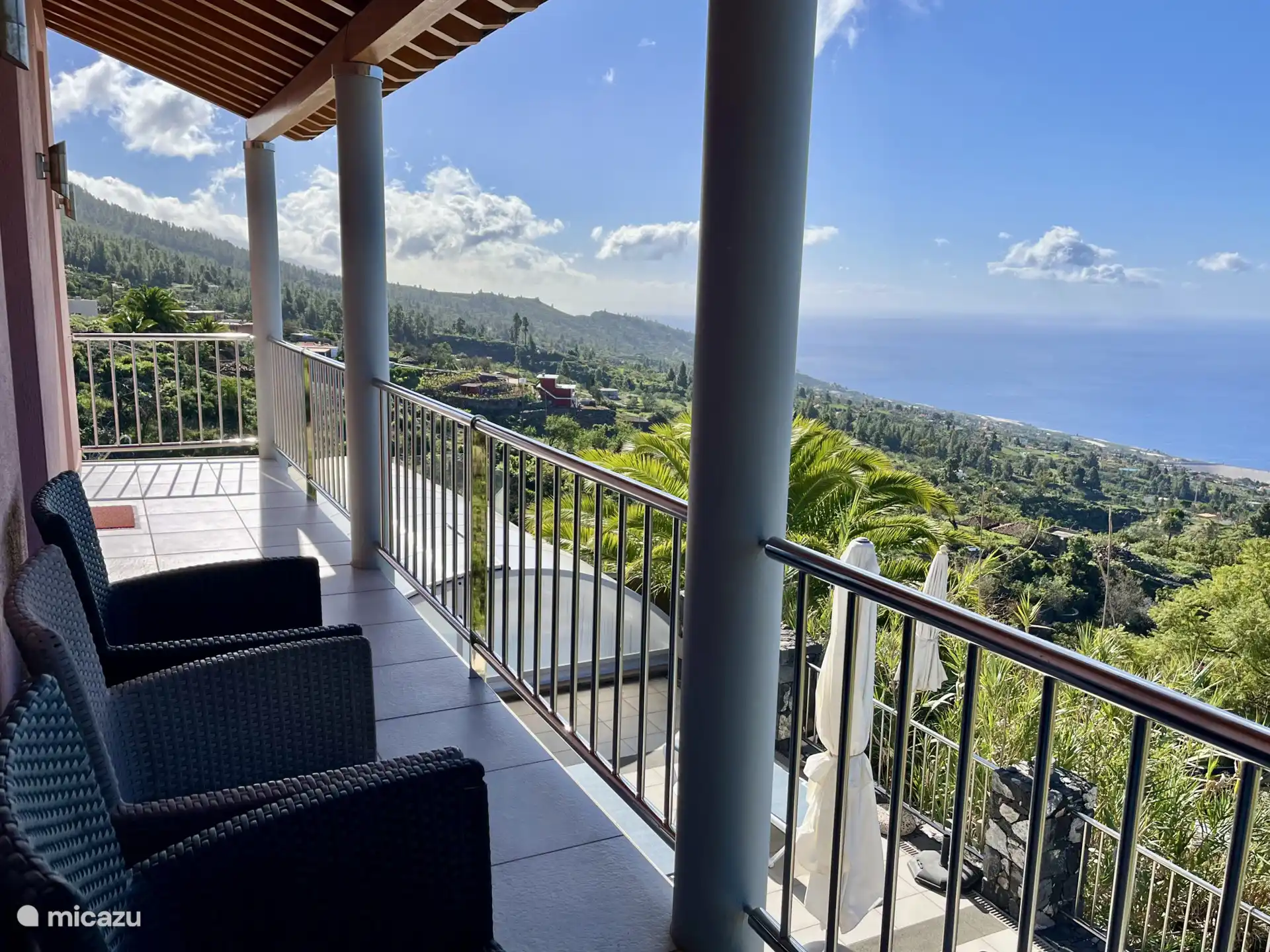 Eine schöne Villa, die viel Komfort bietet.