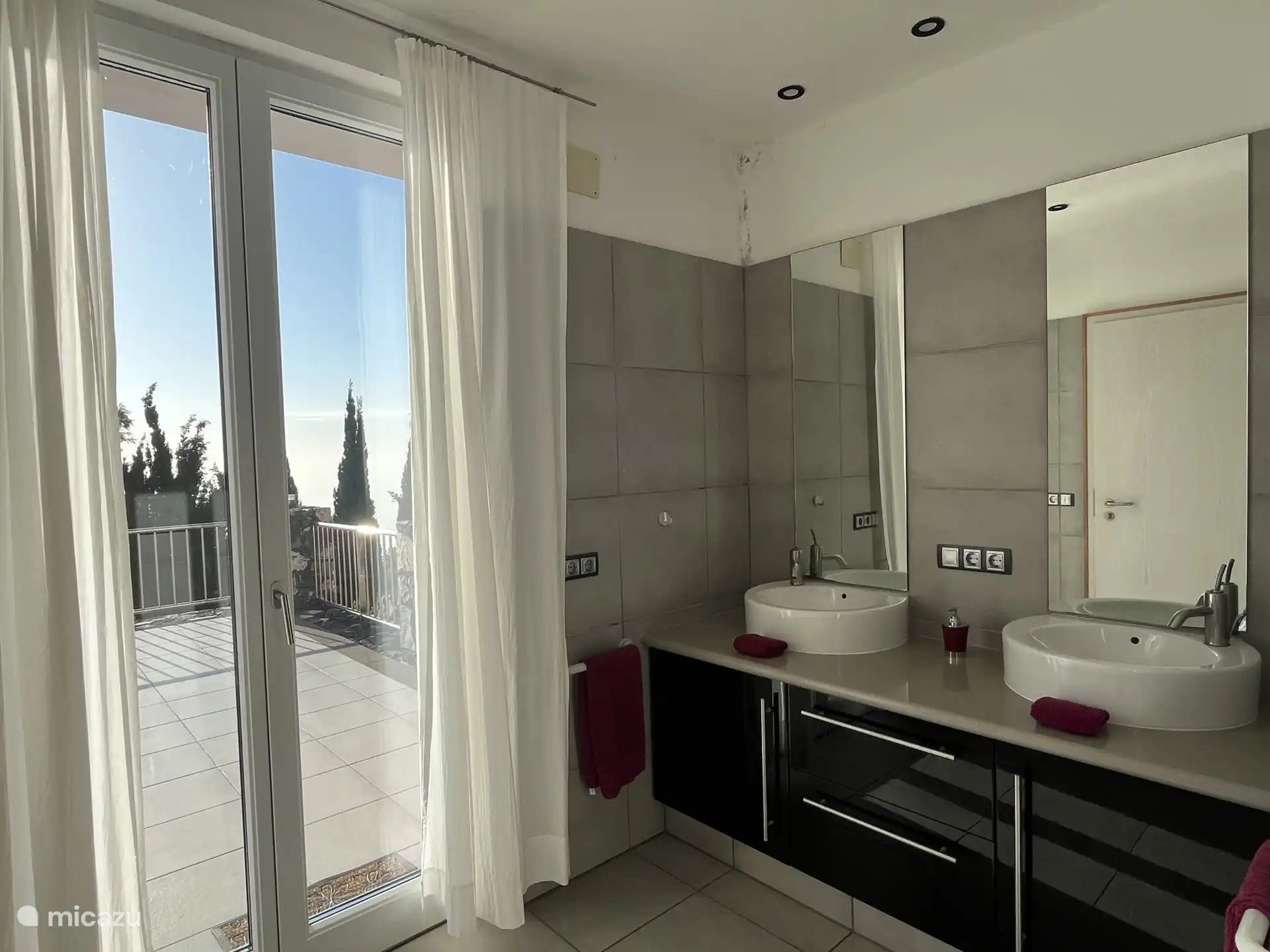 Auch vom Badezimmer aus haben Sie einen schönen Ausblick.