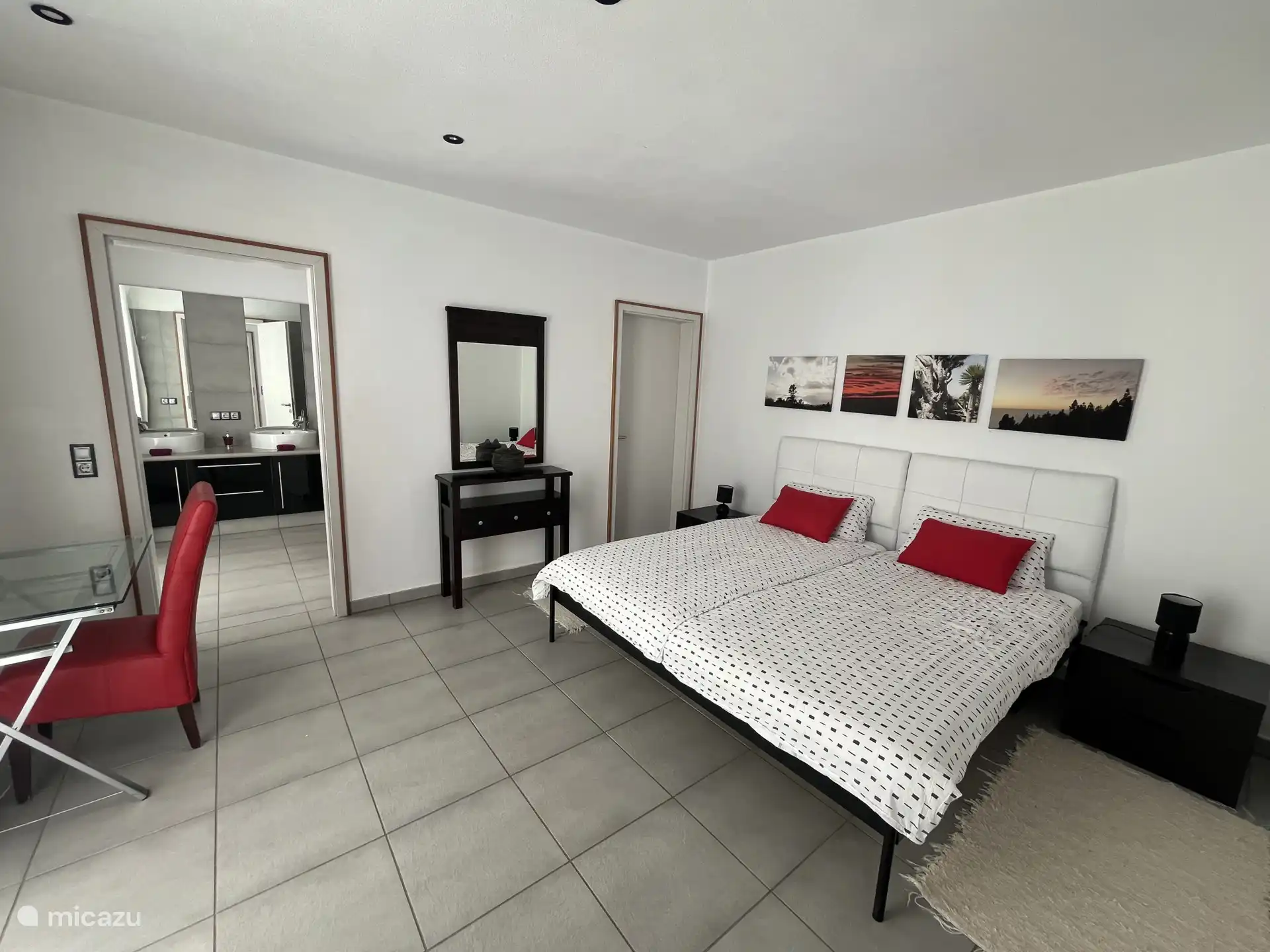 Das Schlafzimmer befindet sich im Erdgeschoss.