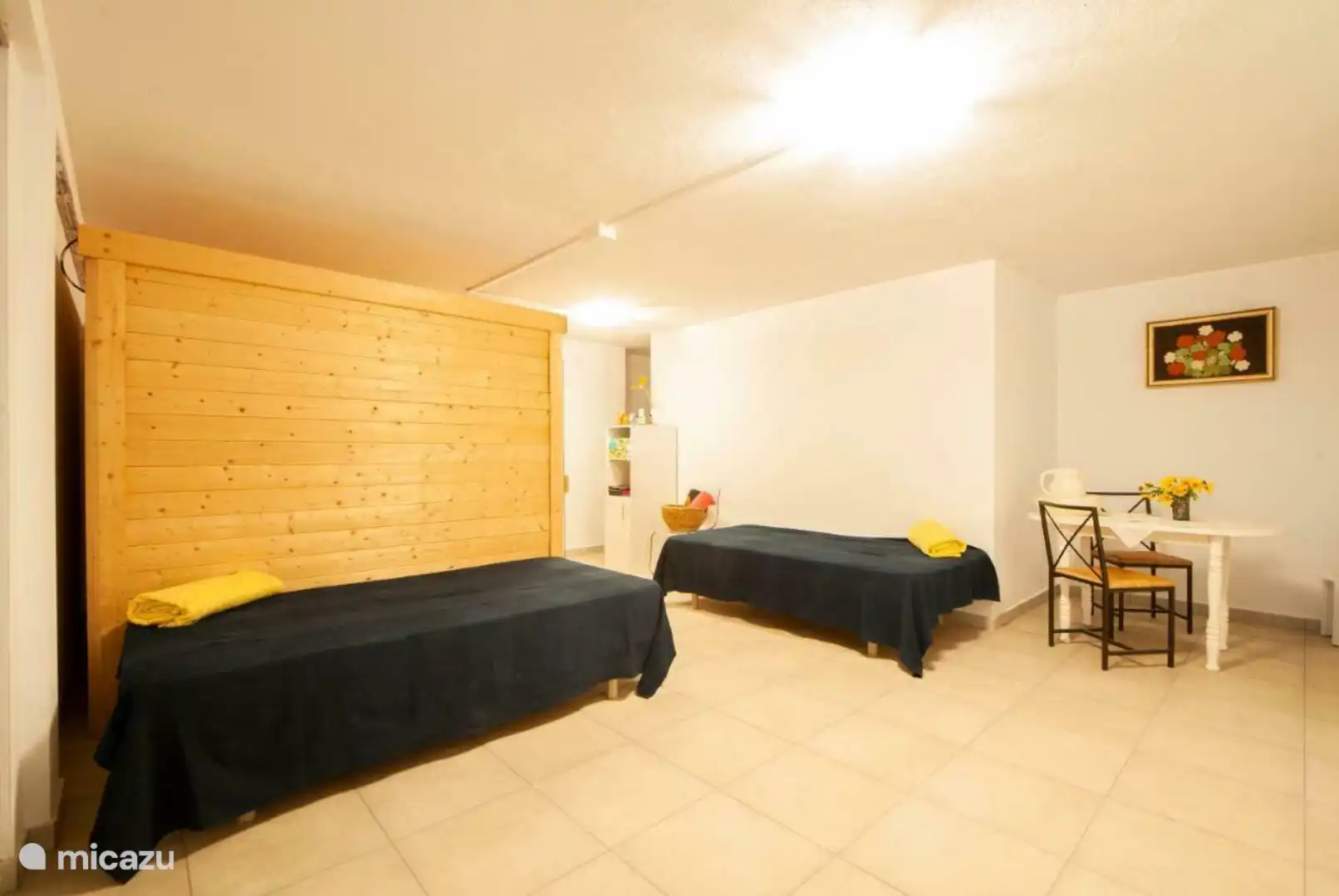 In einem separaten Raum neben der Sauna befinden sich zwei Einzelbetten.