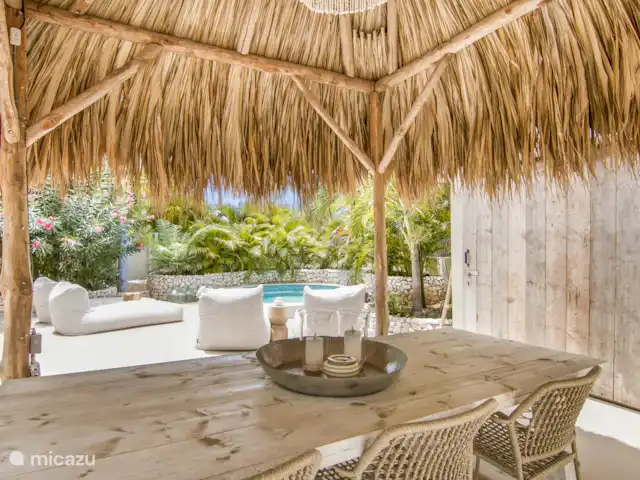 Studio 1 pièce, piscine à Jan Thiel | Curaçao, Banda Ariba (est), Jan Thiel - appartement Table à manger où vous pourrez prendre une collation.