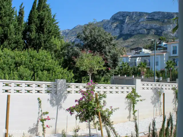 Casa Valentine huren in Spanje, Costa Blanca, Dénia - appartement De geheel omheinde tuin met het prachtige uitzicht op de berg, de Montgo.
