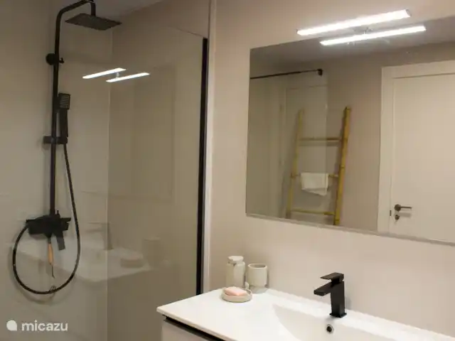Casa Valentine huren in Spanje, Costa Blanca, Dénia - appartement De badkamer met inloopdouche bevindt zich tussen de beide slaapkamers in.