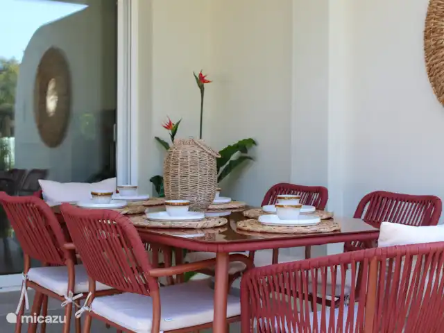 Casa Valentine huren in Spanje, Costa Blanca, Dénia - appartement De eettafel buiten op het deels overdekte terras.