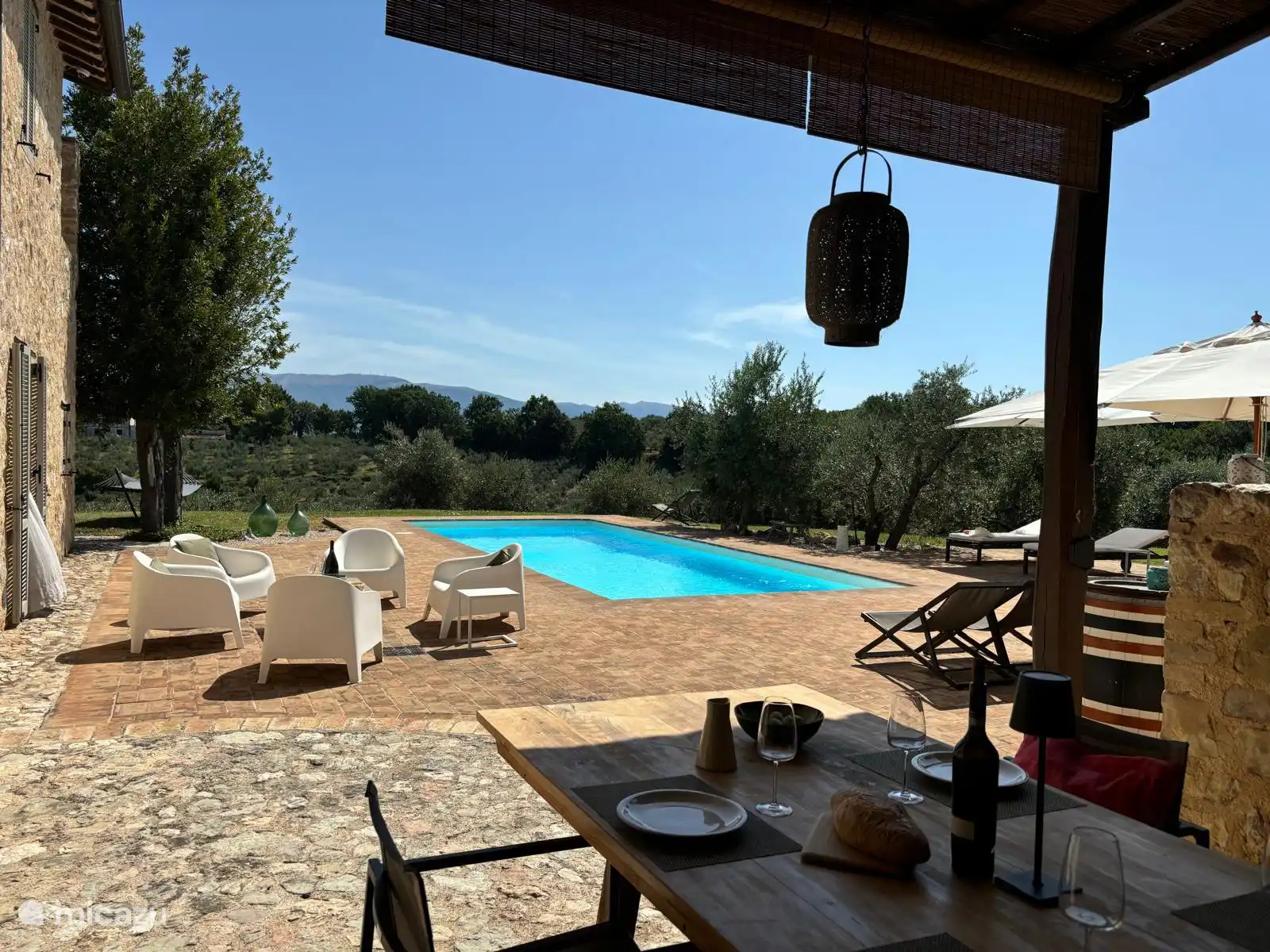 Dining with a view of the pool