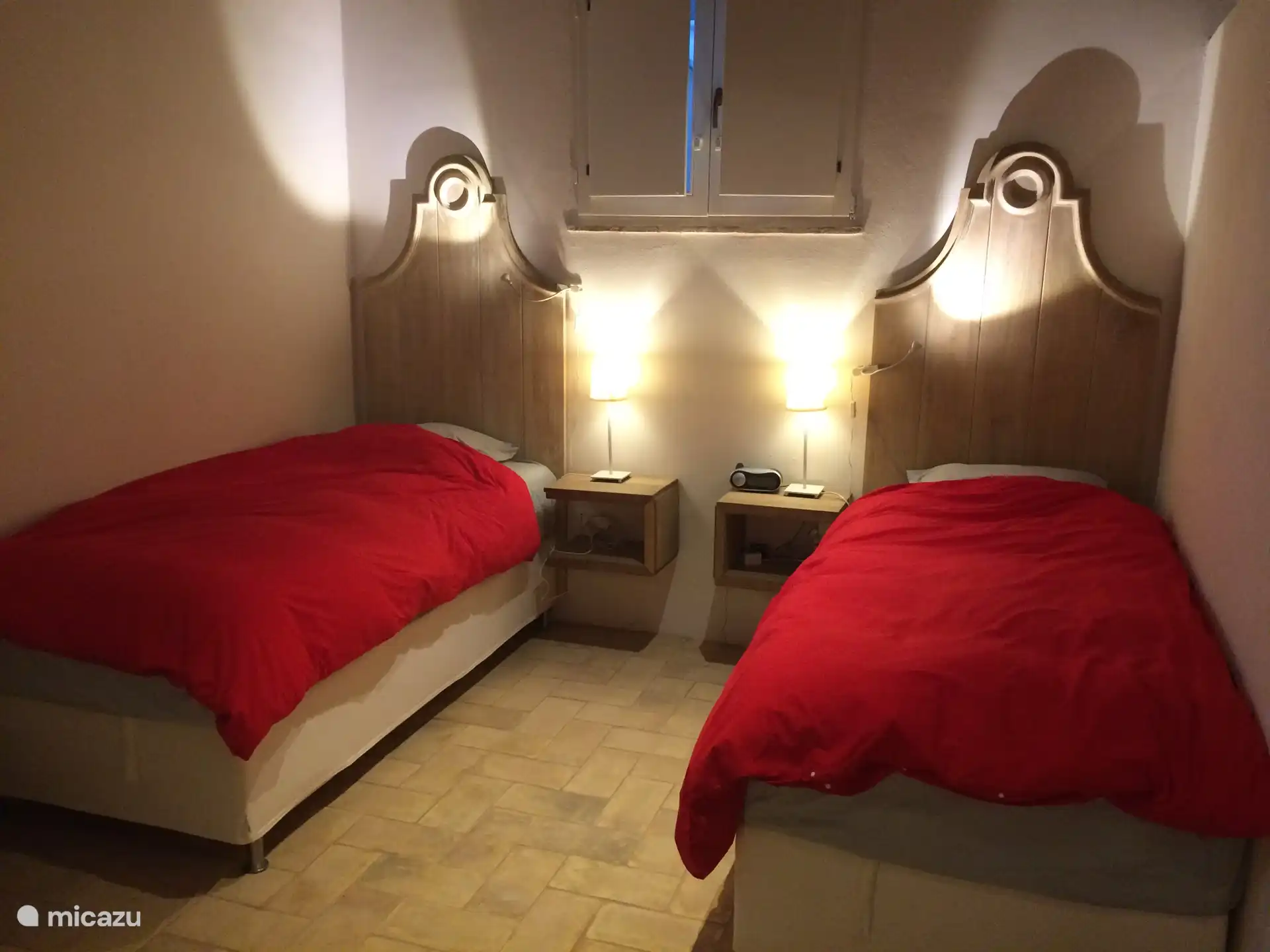 Fresh underground bedroom for 3 with ensuite bathroom.