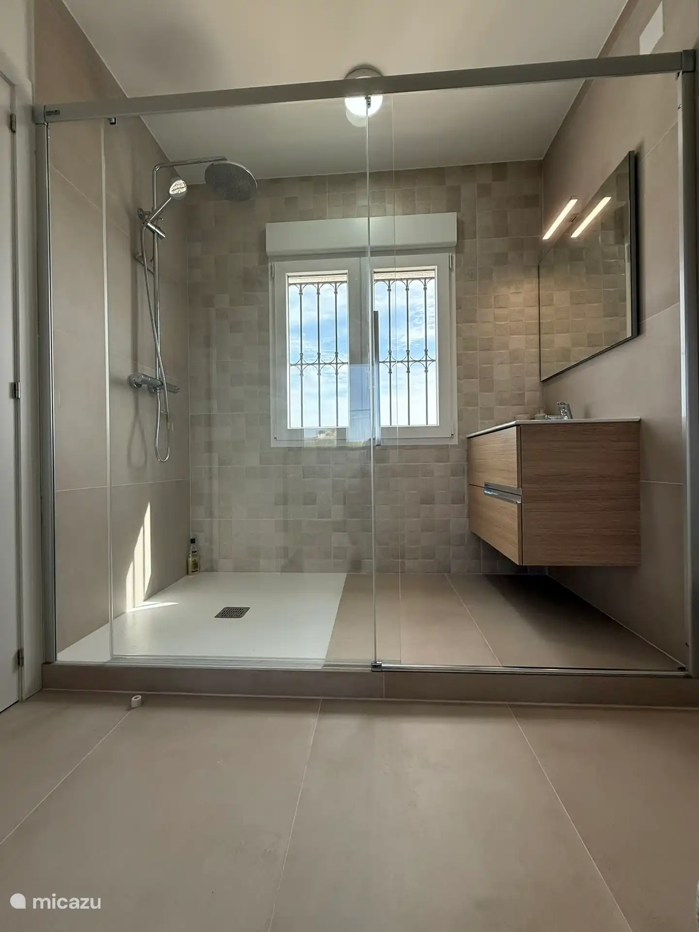 Baño en suite en el dormitorio 3 primera planta.