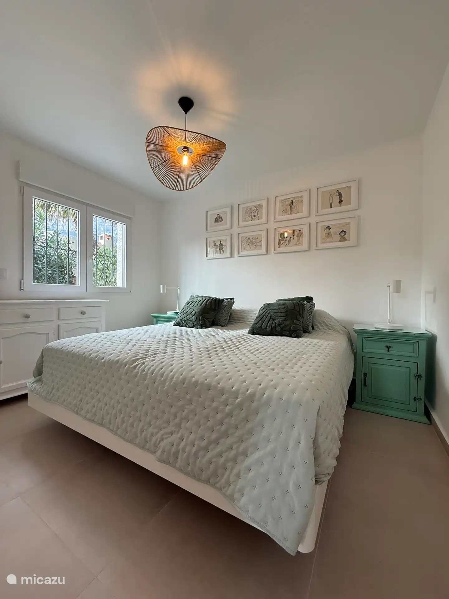 Dormitorio 2 planta baja con vistas al Montgó.