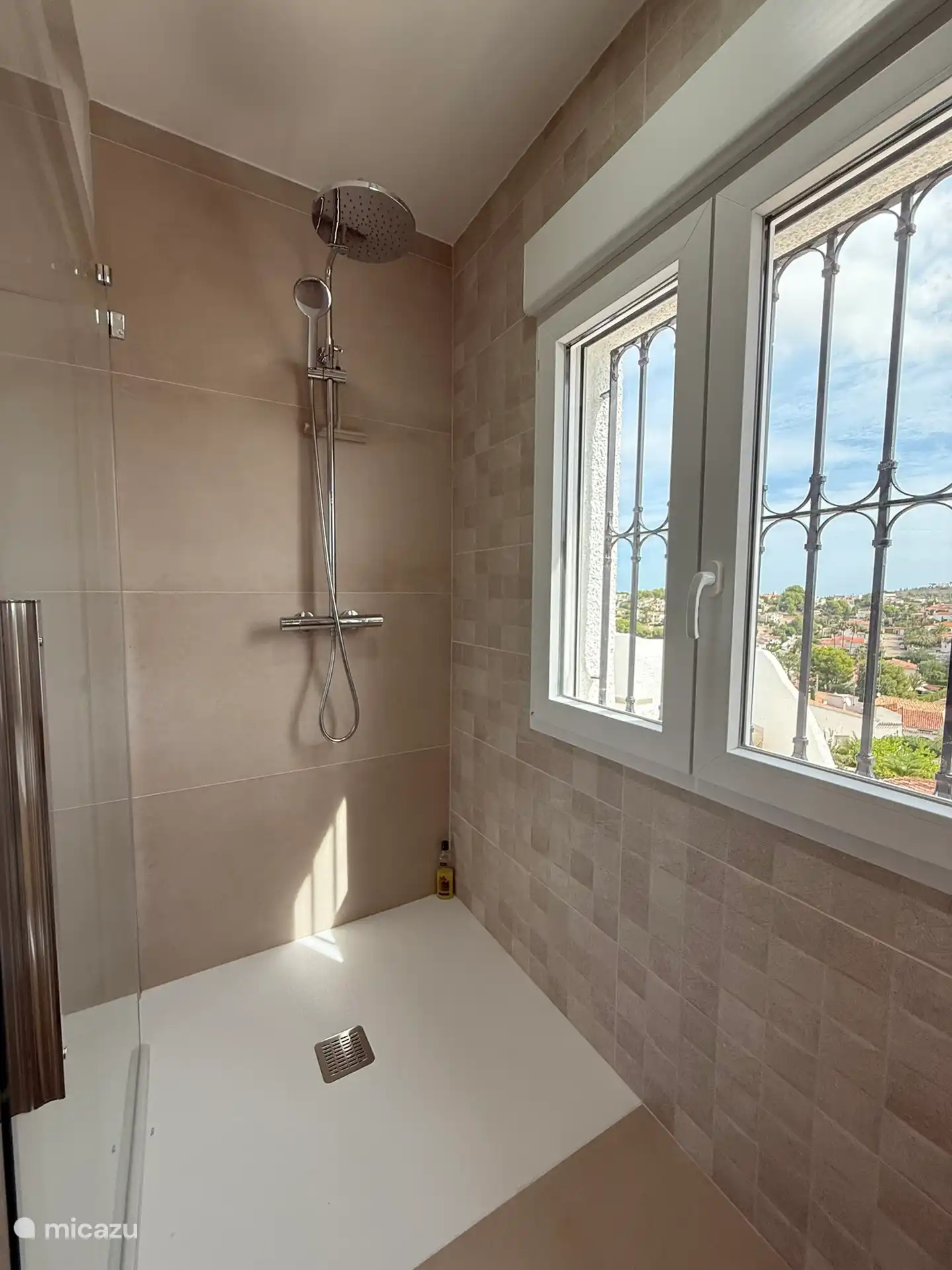 ¡Ducharse con el aire exterior como ventilación, la vista más hermosa y que nadie te vea!