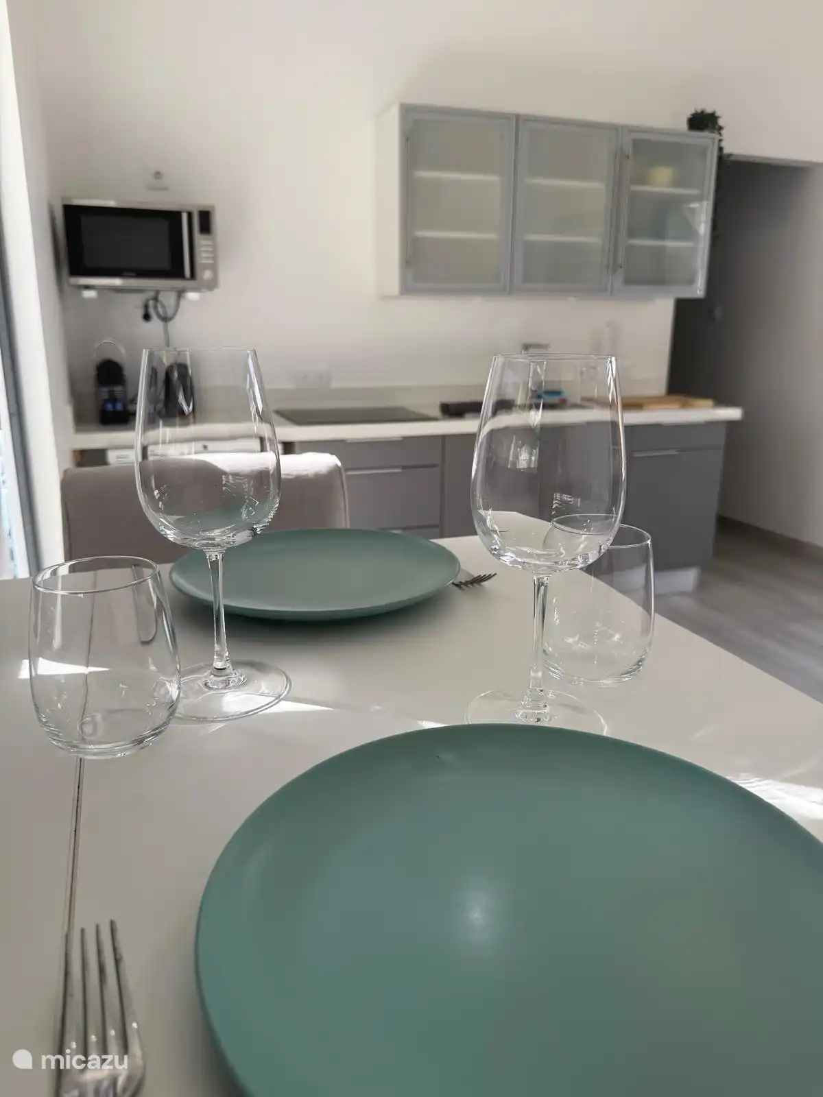 Everything you need to cook and serve: from pans and cutlery to plates and wine glasses.