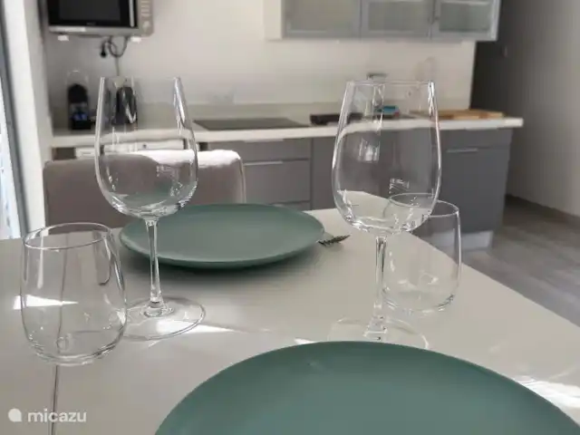 Boho Garden Apt C huren in Curaçao, Banda Ariba (oost), Jan Thiel - vakantiehuis Alles wat je nodig hebt om te koken en te serveren: van pannen en bestek tot borden en wijnglazen.